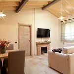 Olimagio Farm With Animals And 25m Pool, At Cycling Distance Landsted Pietrasanta
