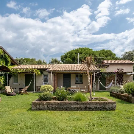 Olimagio Farm With Animals And 25m Pool, At Cycling Distance Country house *
