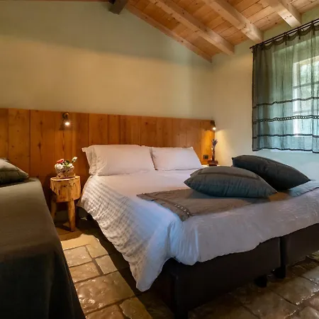 Country house Olimagio Farm With Animals And 25m Pool, At Cycling Distance *