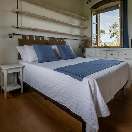 Olimagio Farm With Animals And 25m Pool, At Cycling Distance Country house