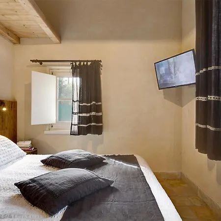 Country house Olimagio Farm With Animals And 25m Pool, At Cycling Distance *